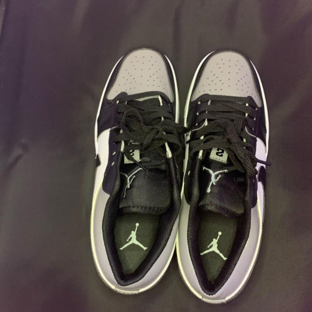 Jordan low shadow black an grey size 7.5